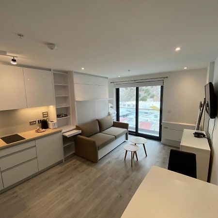 Modern Studio Apartment At The Hub Gibraltar Bagian luar foto