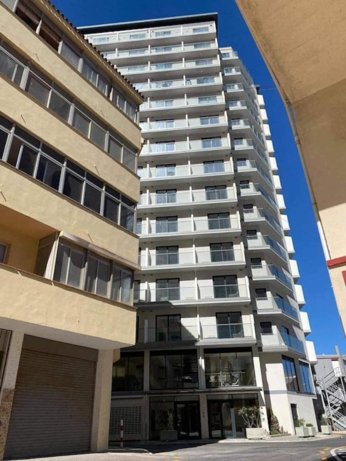 Modern Studio Apartment At The Hub Gibraltar Bagian luar foto