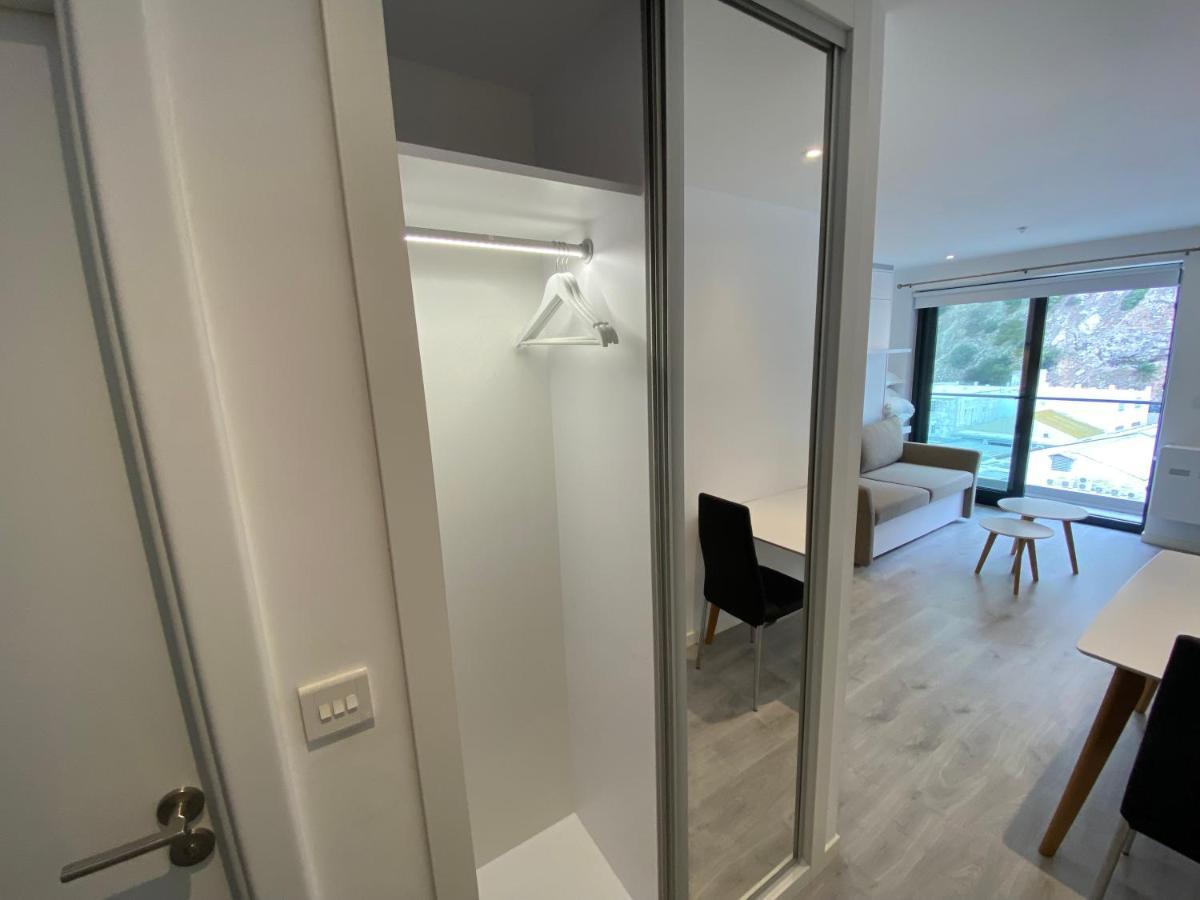 Modern Studio Apartment At The Hub Gibraltar Bagian luar foto
