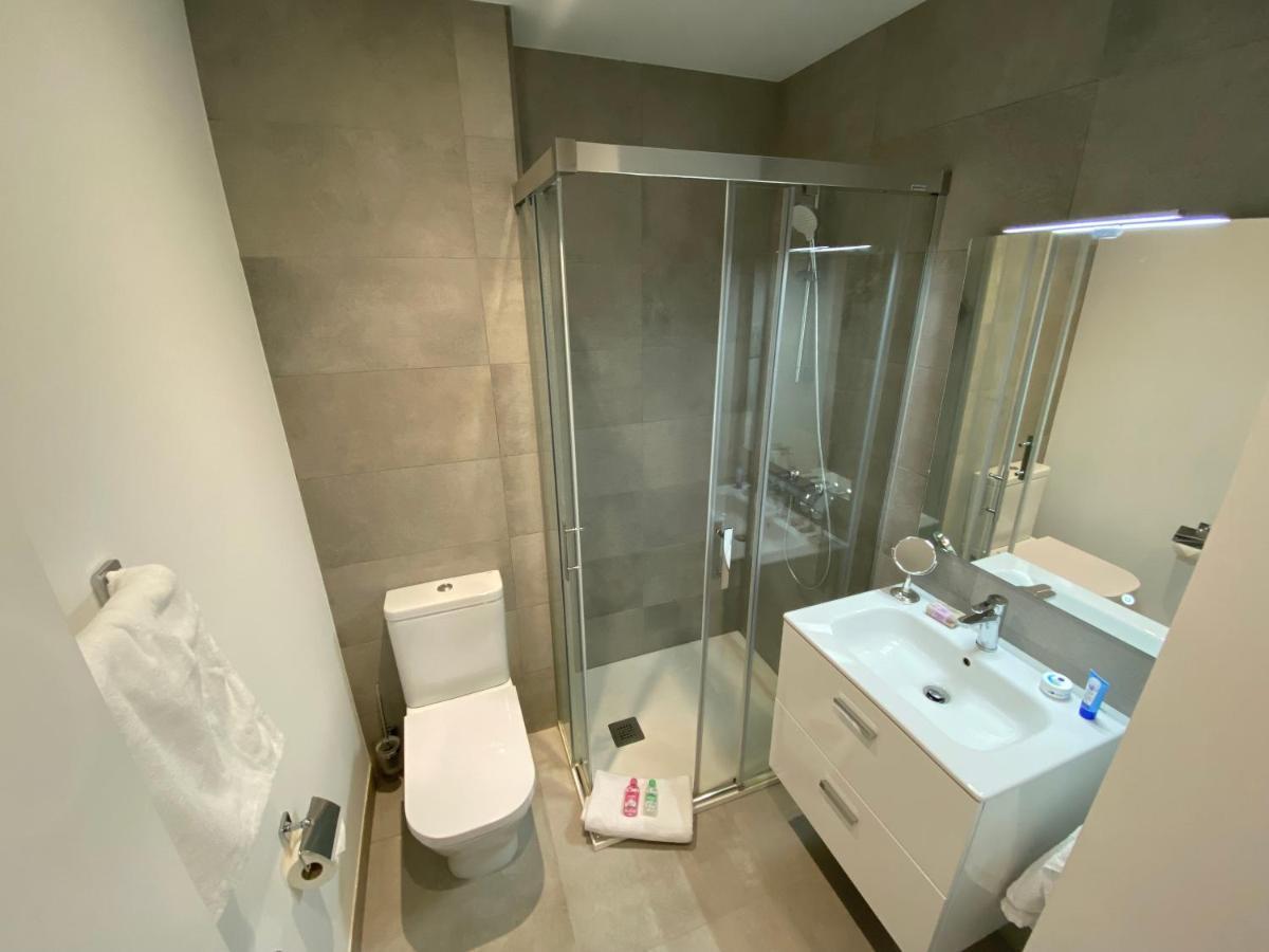 Modern Studio Apartment At The Hub Gibraltar Bagian luar foto