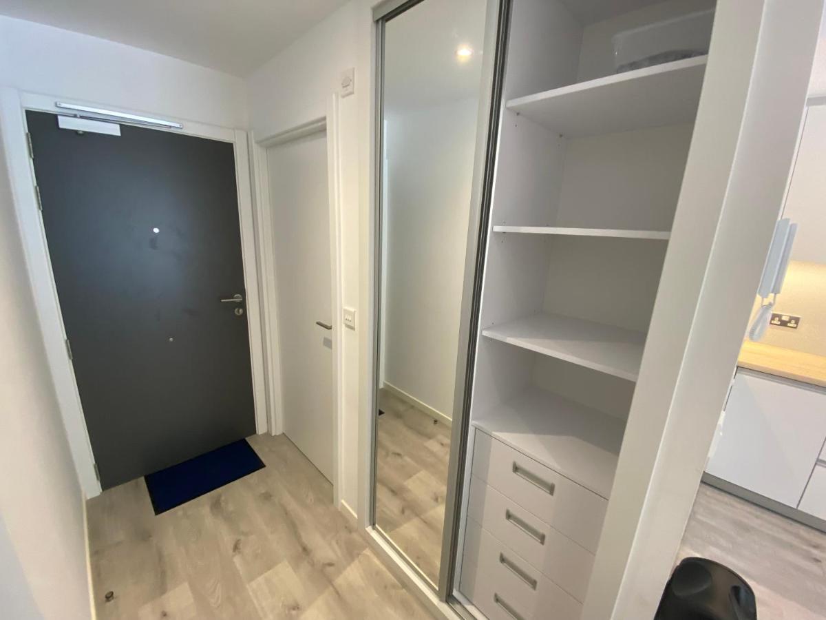 Modern Studio Apartment At The Hub Gibraltar Bagian luar foto