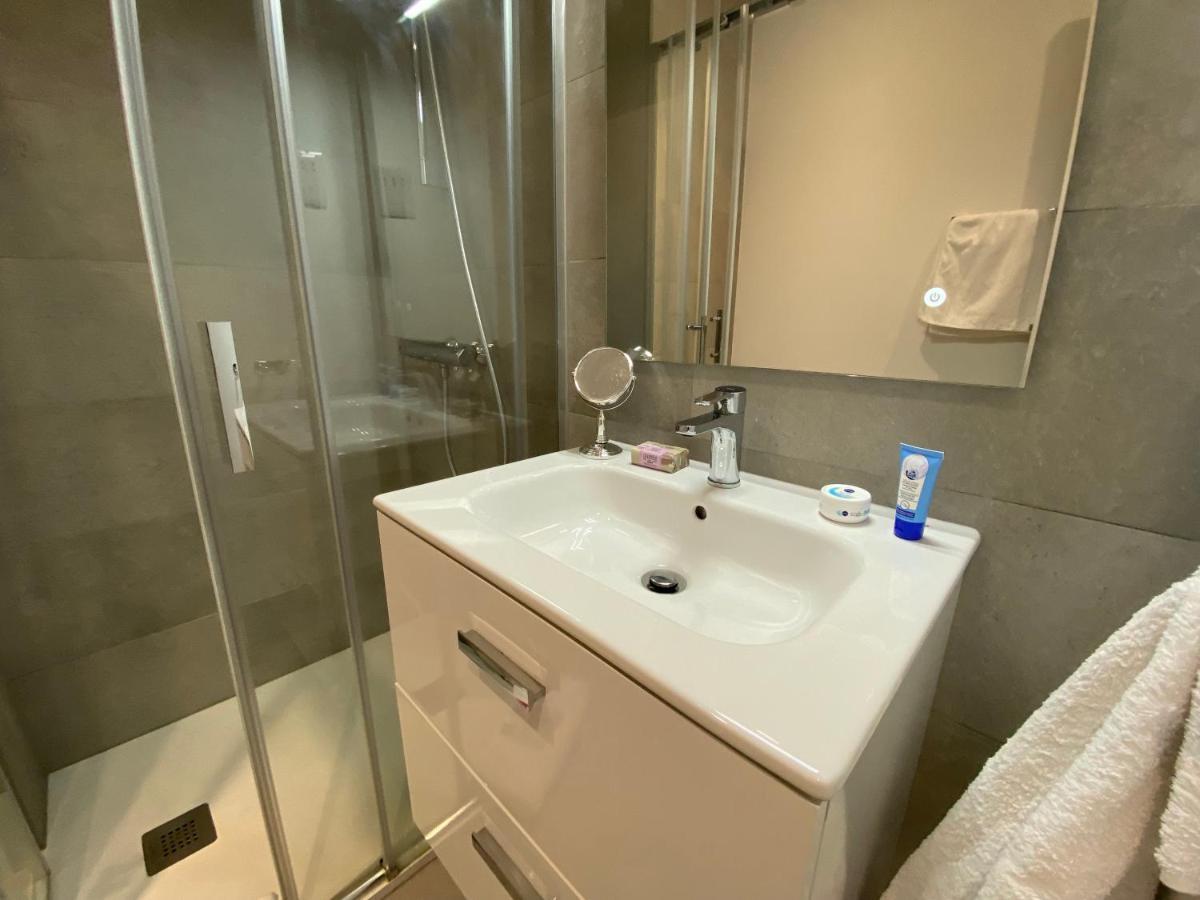 Modern Studio Apartment At The Hub Gibraltar Bagian luar foto
