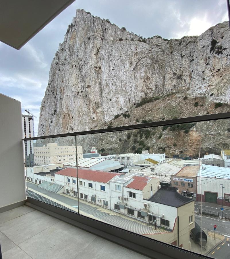 Modern Studio Apartment At The Hub Gibraltar Bagian luar foto